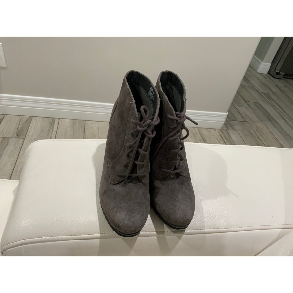 White‎ Mountain Women's Gray Suede Lace Up Wedge Ankle Boots Size 7.5